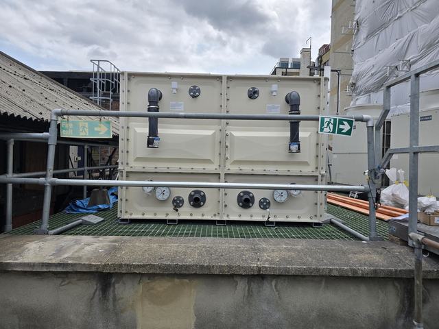 Rooftop tank with gauges